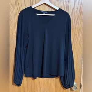 Adriana Papell sz medium black‎ unique sleeve